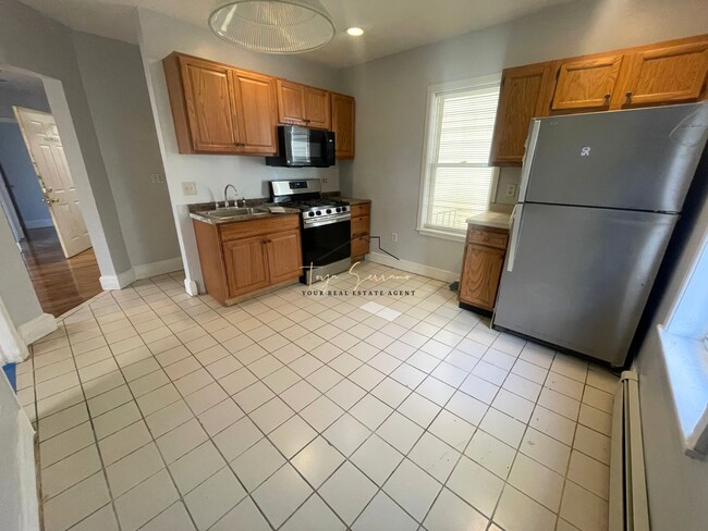 Building Photo - 135 Marcella St Unit 2