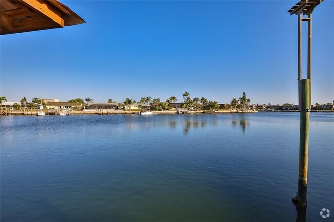 Building Photo - 6422 Lake Sunrise Dr Rental