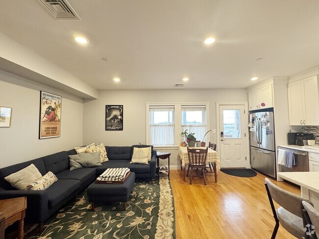 Building Photo - 214 E Eagle St Unit 4 Rental