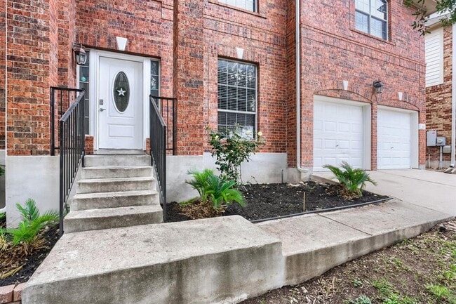 Photo - 3817 Links Ln