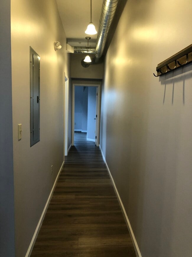 Photo - 437 W 6th St Unit 3