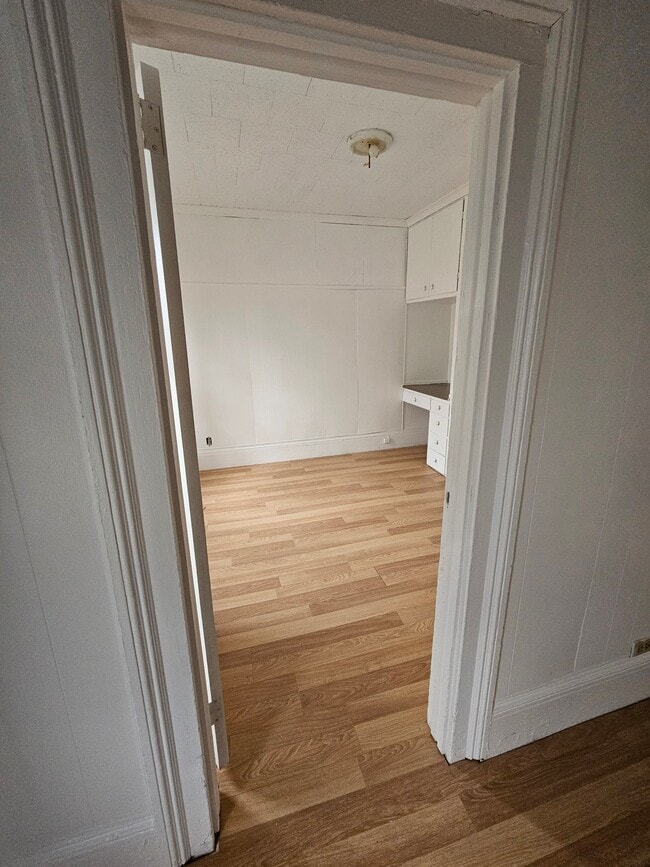 Photo - 402 Oak St