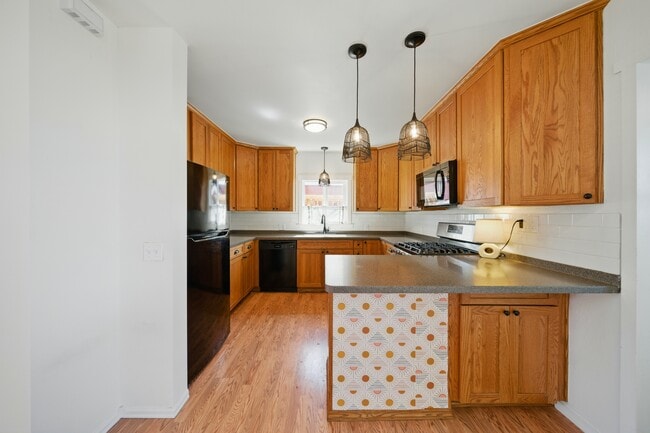 Photo - 671 NW Evans Ave