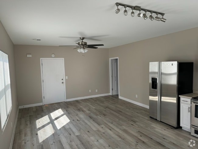 Building Photo - 351 Chicago Rd Rental