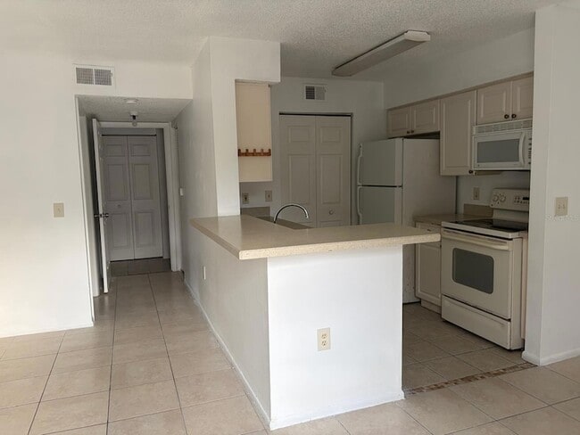 Photo - 1218 Bermuda Lakes Ln Unit 104