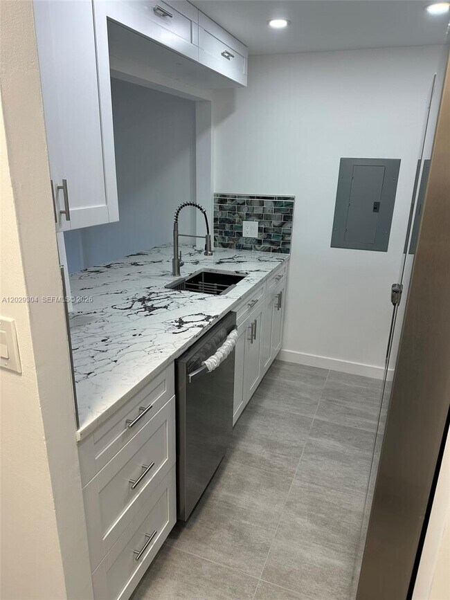 Photo - 5280 NW 7th St Unidad 306