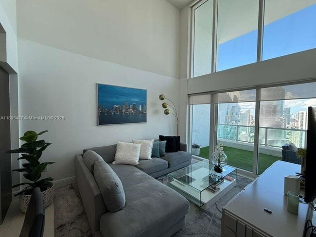 Building Photo - 41 SE 5th St Unit 2307