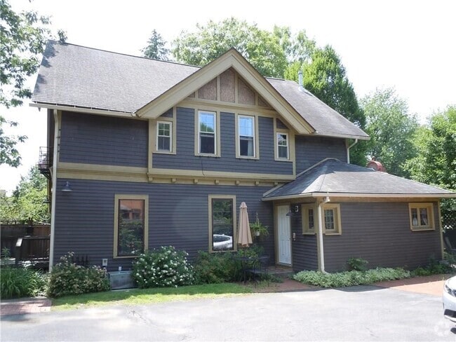 Building Photo - 1063 East Ave Rental
