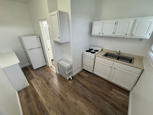Building Photo - 2820 Walnut St Unit 1 (First Floor) Rental