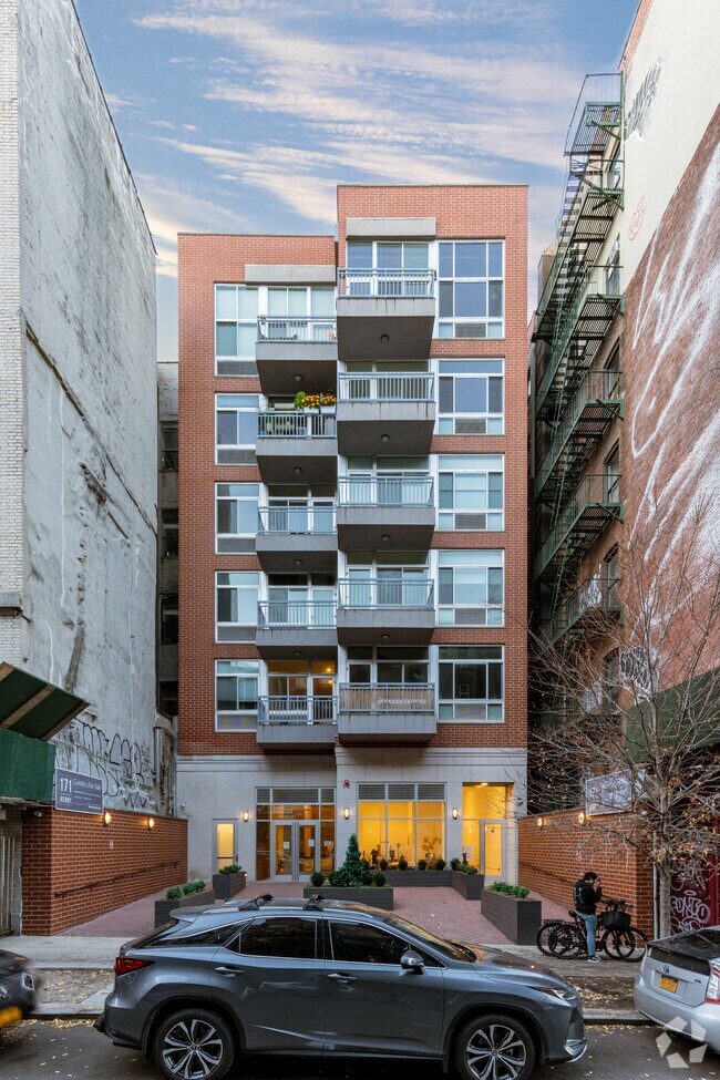 Photo - 171 Henry St