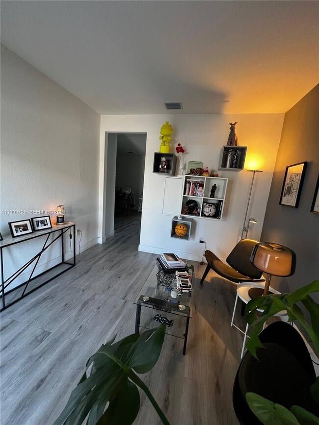 Photo - 5942 Mustang Manor