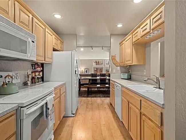 Photo - 3 Bedroom McCloud sunny bright location