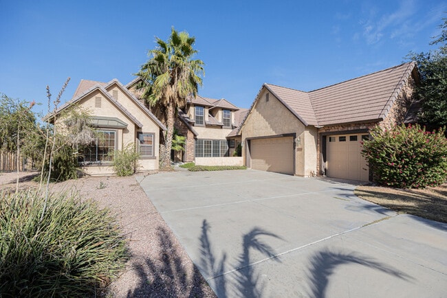 Building Photo - 12746 W Colter St