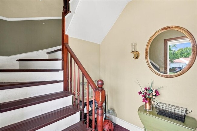 51 Pettaconsett Ave