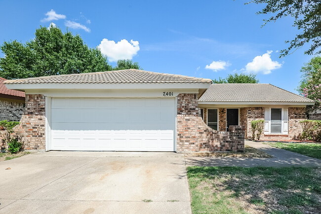 Building Photo - 7401 Meadow Creek Dr