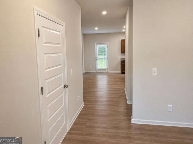 Photo - 3 Longbrooke Dr SE
