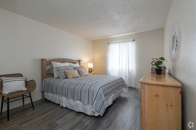 Aspen: 1BR, 1BA - 685SF - Bedroom