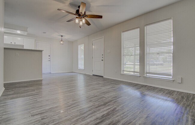 Photo - 5301 Indio Cir Unit B