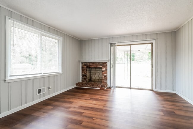 Photo - 311 E Dorchester Blvd