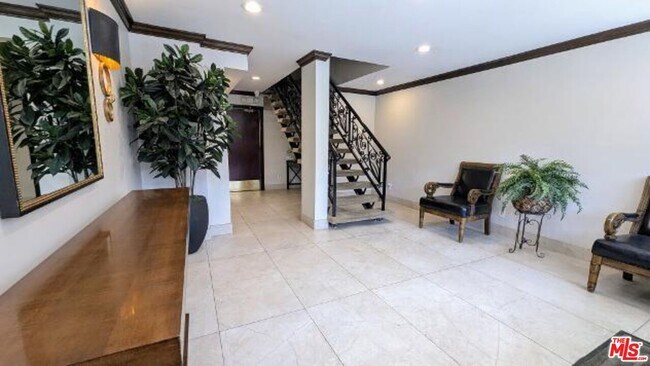 Photo - 412 N Palm Dr Unit 302
