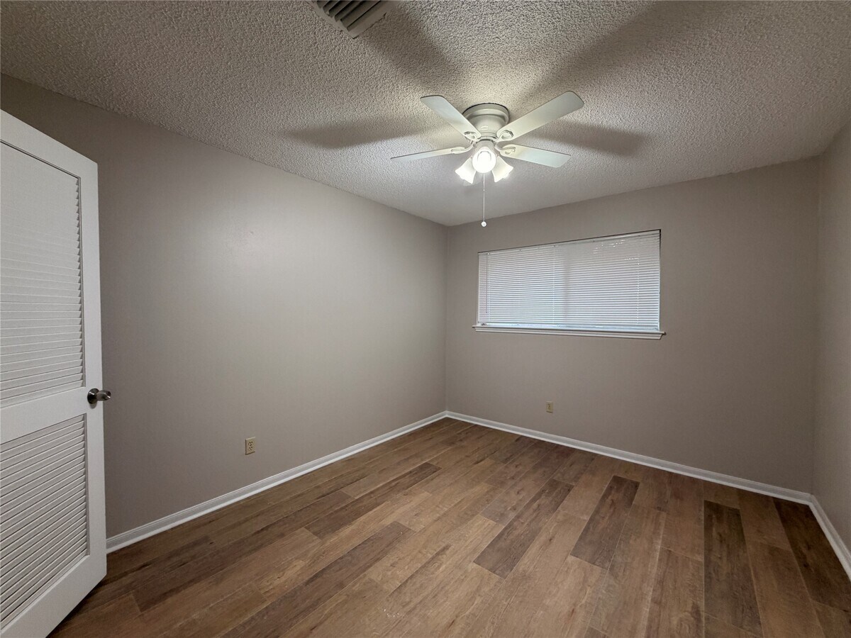 Photo - 13015 Shady Knoll Ln