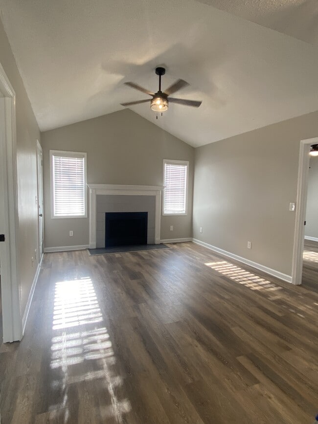 Building Photo - 145 Viking Dr Rental