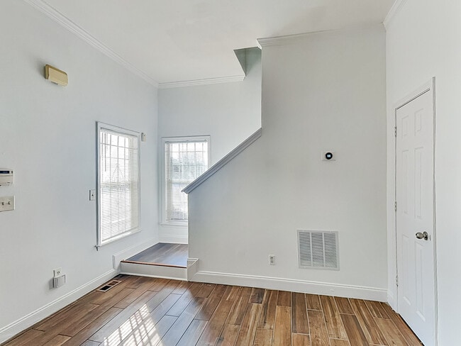 Photo - 333 Fletcher St SW