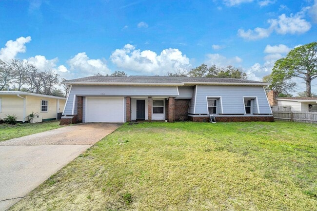 Photo - Astounding 4 Bedroom House for Rent!