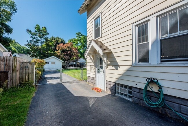 Photo - 116 W Spruce St