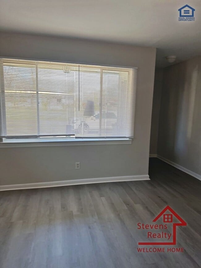 Photo - 1810 Portland St