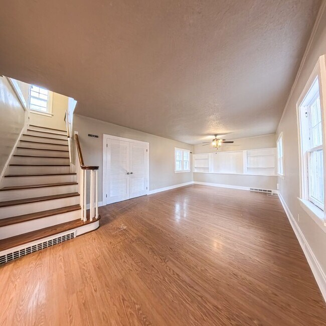 Photo - Beautiful 3 bedroom 1 bathroom home