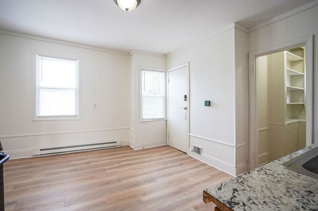 Photo - 11-13 Newman St Unit #3