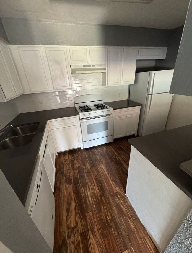Photo - 526 Wilkes St