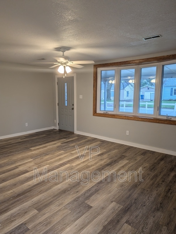 Photo - 7107 Volquardsen Ave