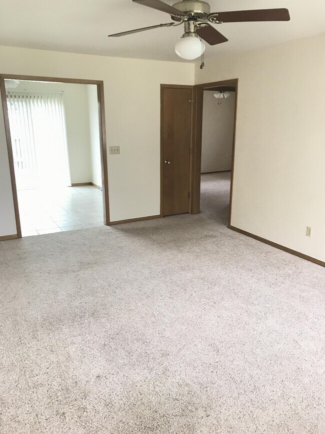 Photo - 112 W 6th St