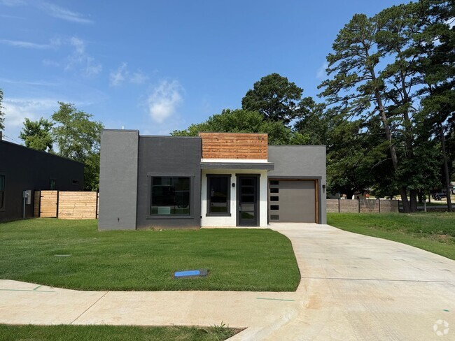 Building Photo - 3/2/1 NEW CONSTRUCTION LISD fenced yard an... Rental