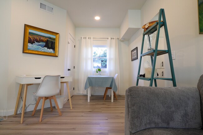 Photo - 8915 NE Hill Way