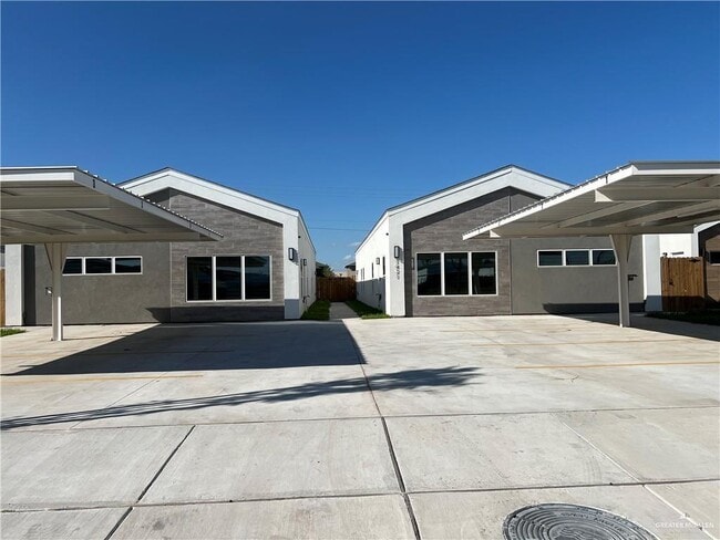 Building Photo - 19 E Iris Ave Unit 4