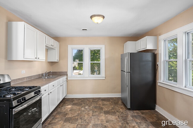 618 Veto St NW Unit 2
