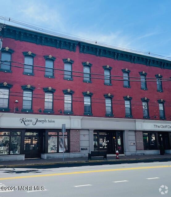 Building Photo - 8 E Front St Unit 203 Rental