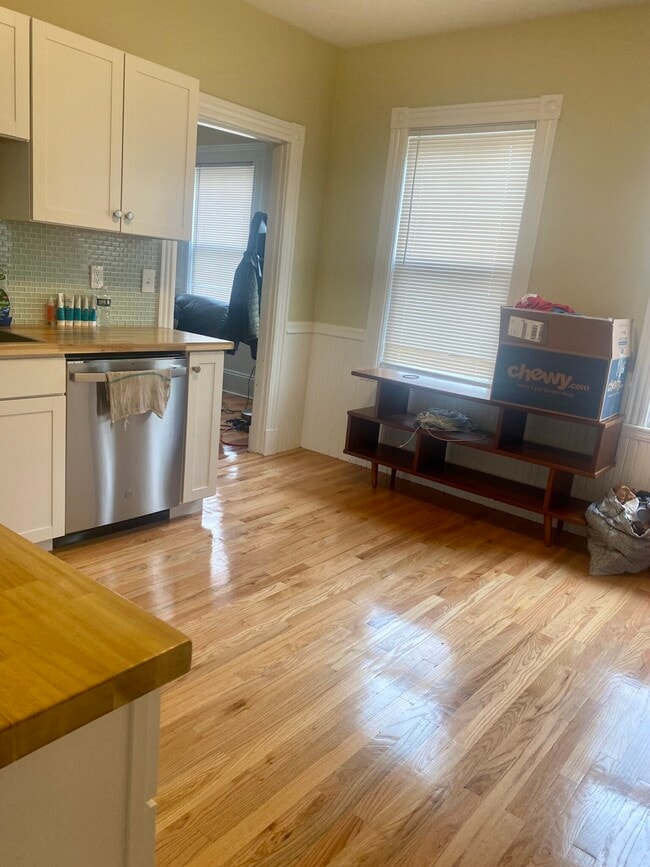 Building Photo - 2 Chester St Unit 1