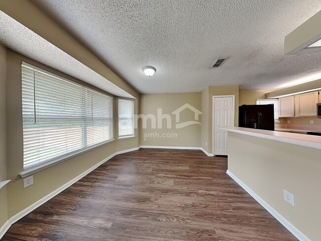 Photo - 1736 Chandelier Cir W