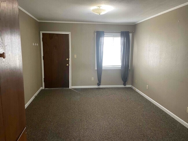 Photo - 104 8th Ave SW