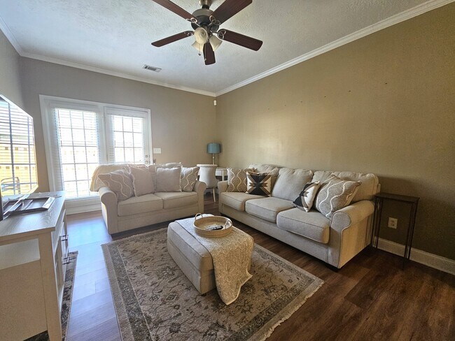 Photo - 1413 Leigh Ct
