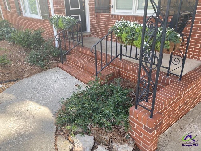 Photo - 2740 Northwoods Dr S