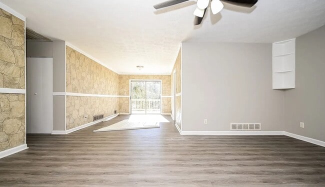 Photo - 6324 Amberly Rd