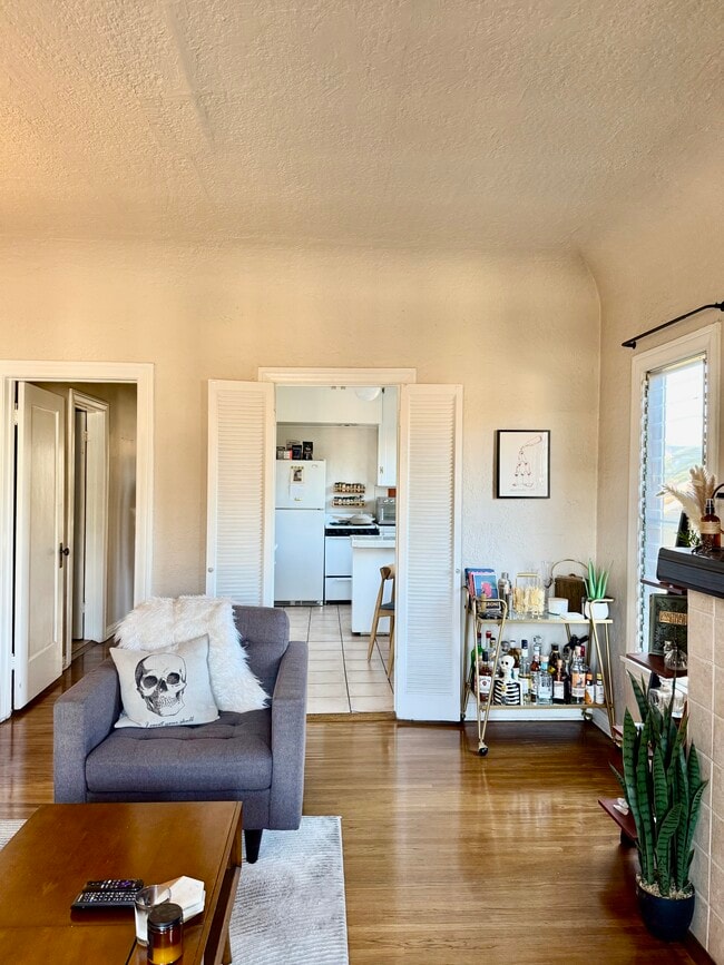 Photo - 1611 Talmadge St Unit Upstairs 3