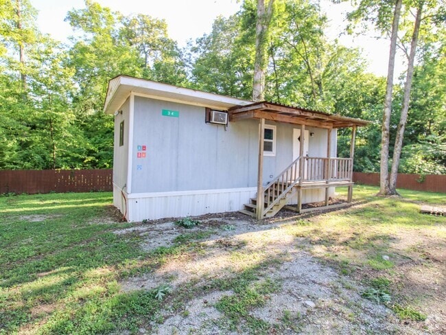 Building Photo - Charming Tiny Home in Peaceful Country Set...