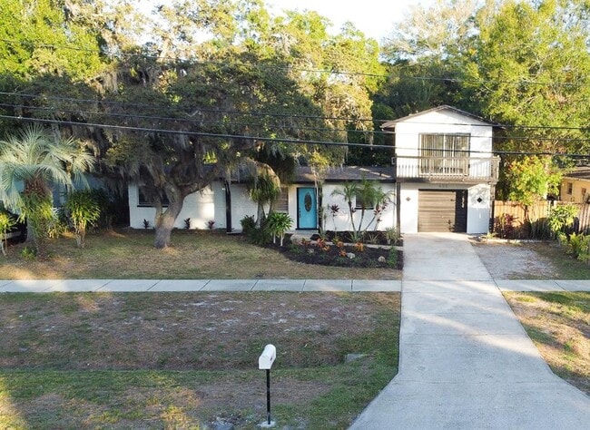 Building Photo - 405 Shore Dr E