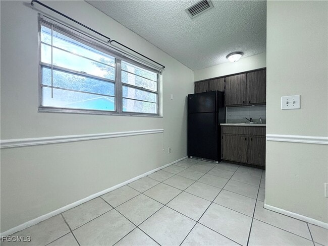 Photo - 4265 Desoto Ave Unit B